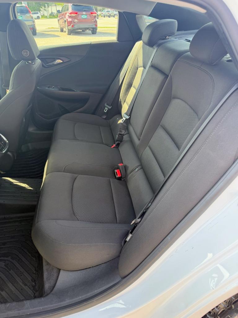 2018 Chevrolet Malibu - $17,555