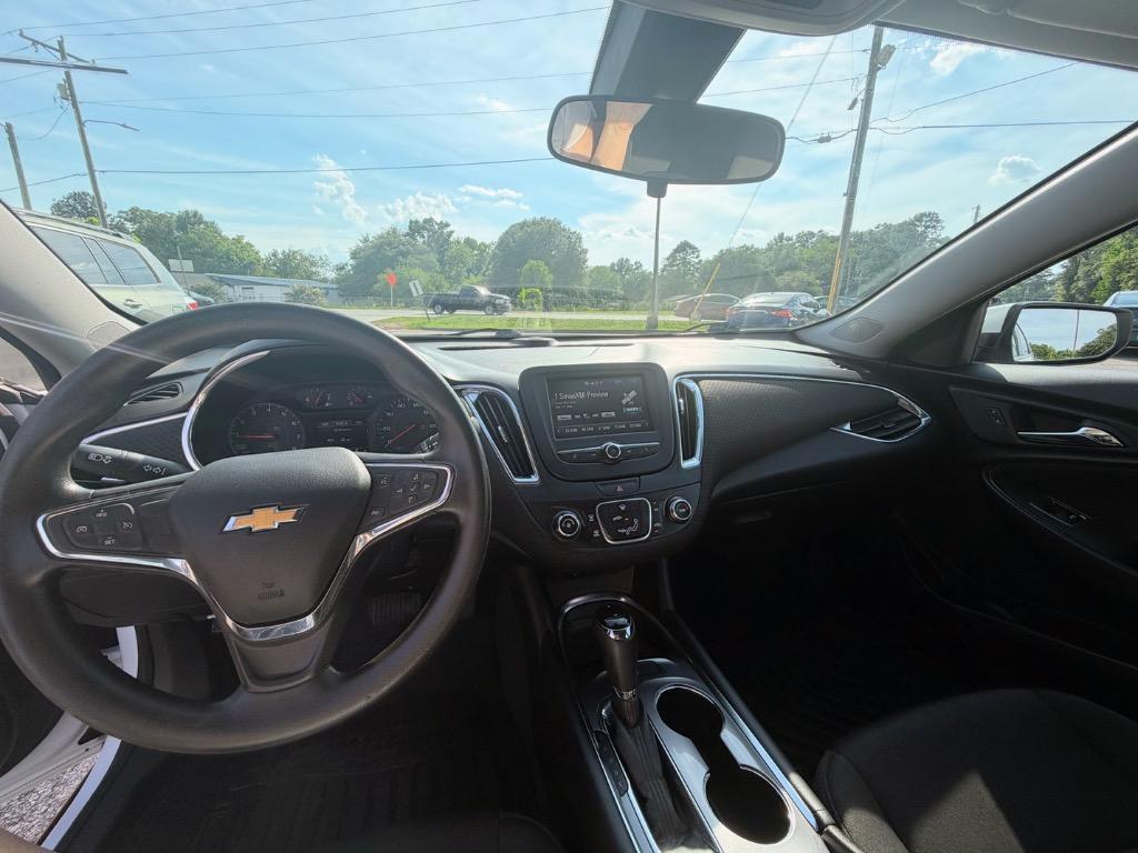 2018 Chevrolet Malibu - $17,555