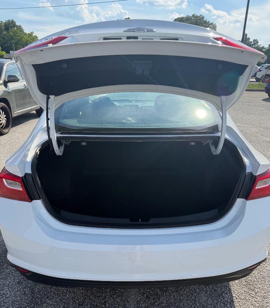 2018 Chevrolet Malibu - $17,555