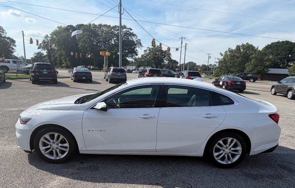 2018 Chevrolet Malibu - $17,555