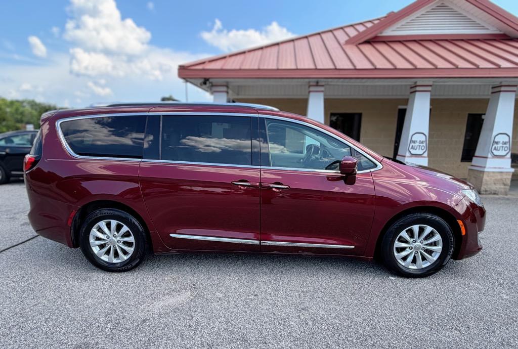 2018 Chrysler Pacifica - $18,375