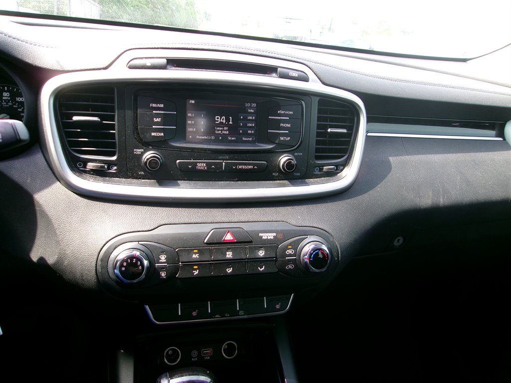 2016 Kia Sorento LX photo