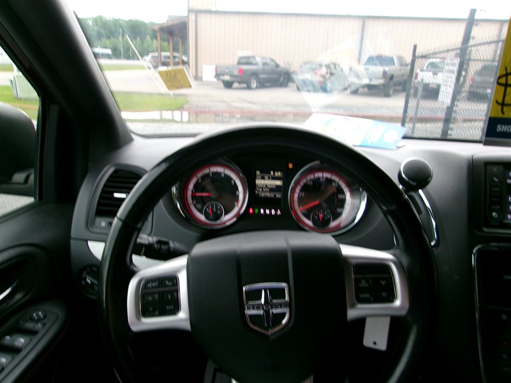 2019 Dodge Grand Caravan - $11,995