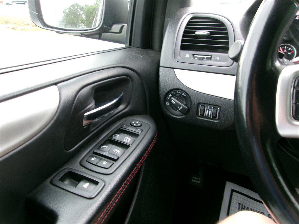 2019 Dodge Grand Caravan - $11,995