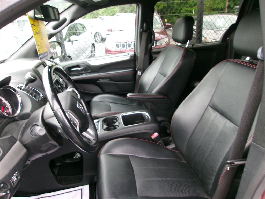 2019 Dodge Grand Caravan - $11,995