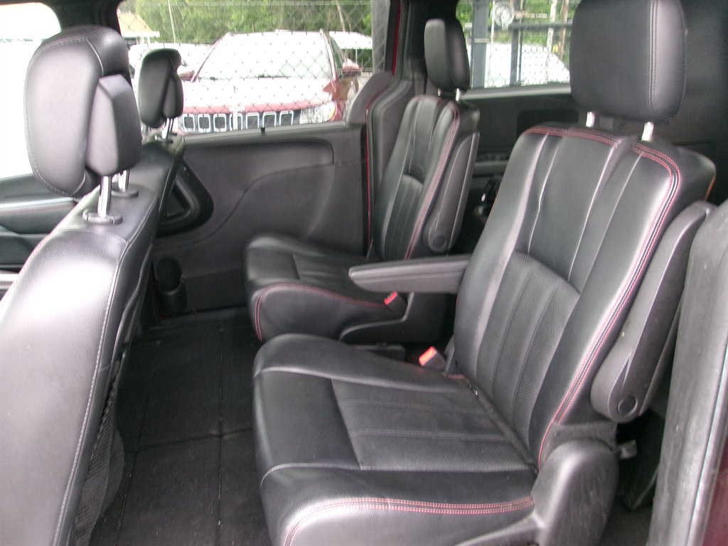 2019 Dodge Grand Caravan - $11,995