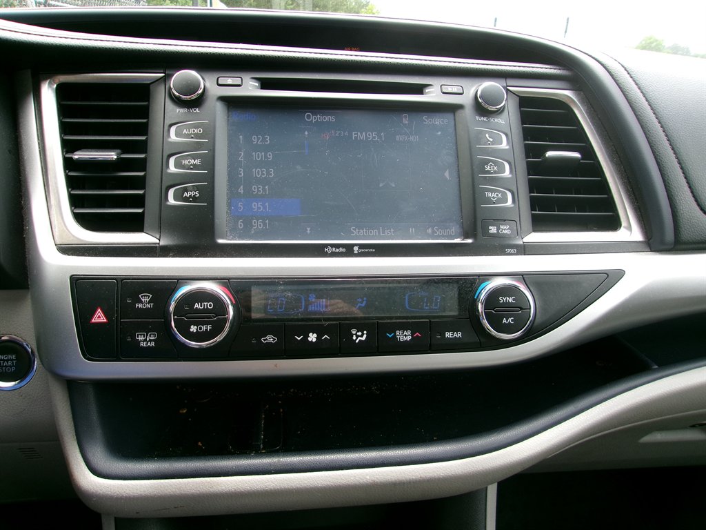 2014 Toyota Highlander XLE photo
