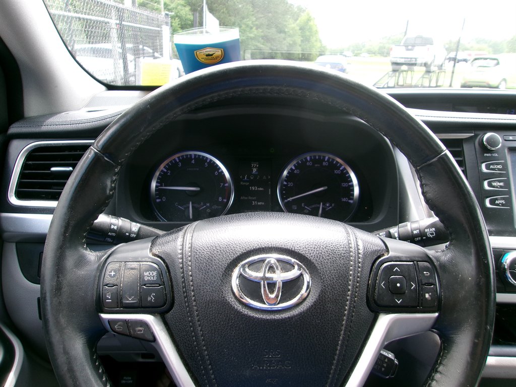 2014 Toyota Highlander XLE photo