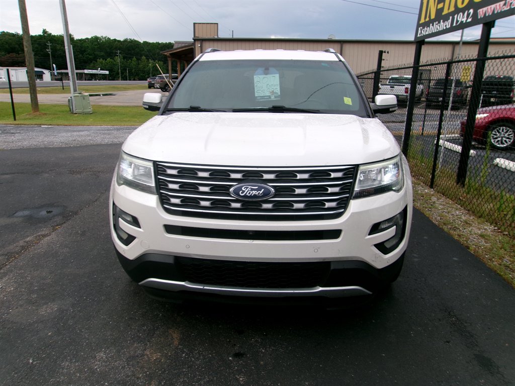 2017 Ford Explorer - $8,995