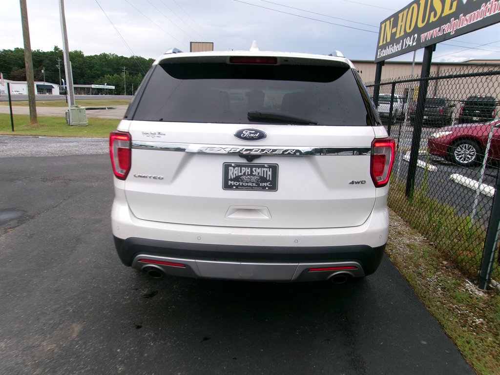 2017 Ford Explorer - $8,995