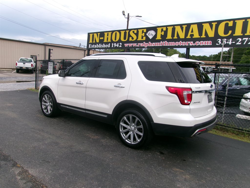 2017 Ford Explorer - $8,995