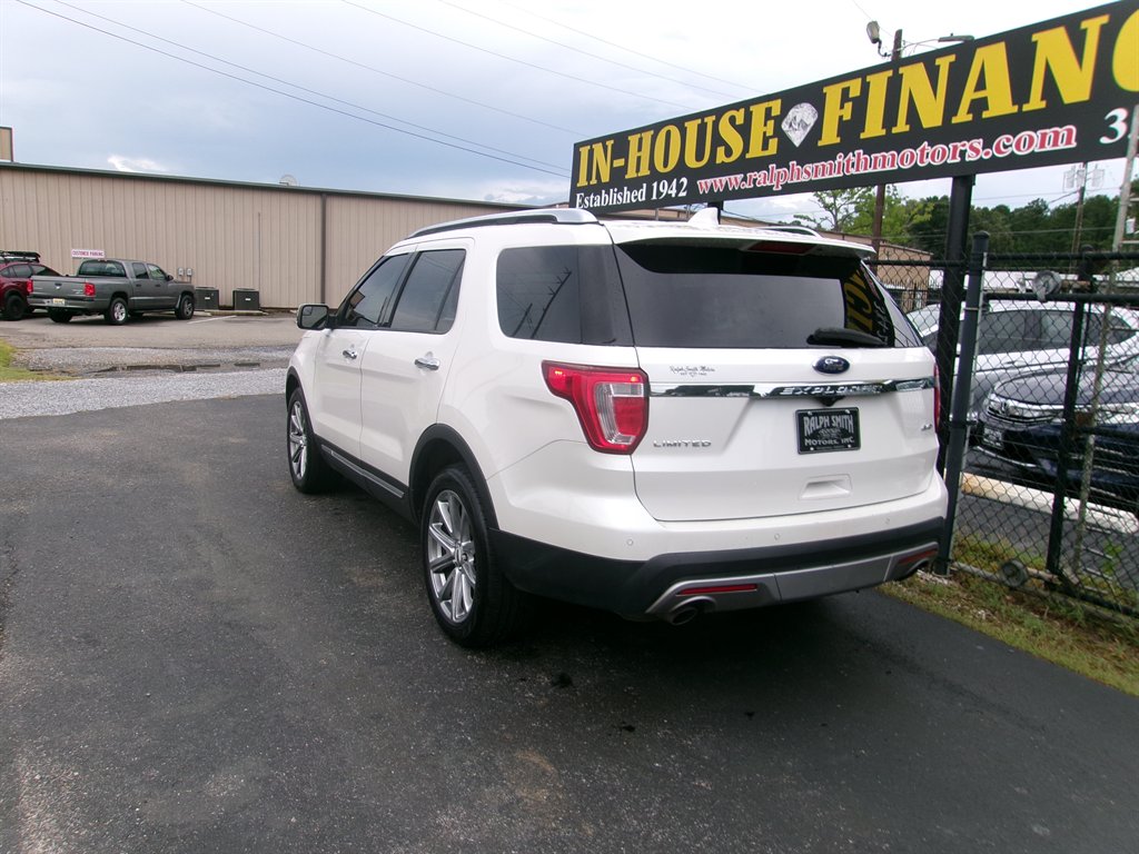 2017 Ford Explorer - $8,995