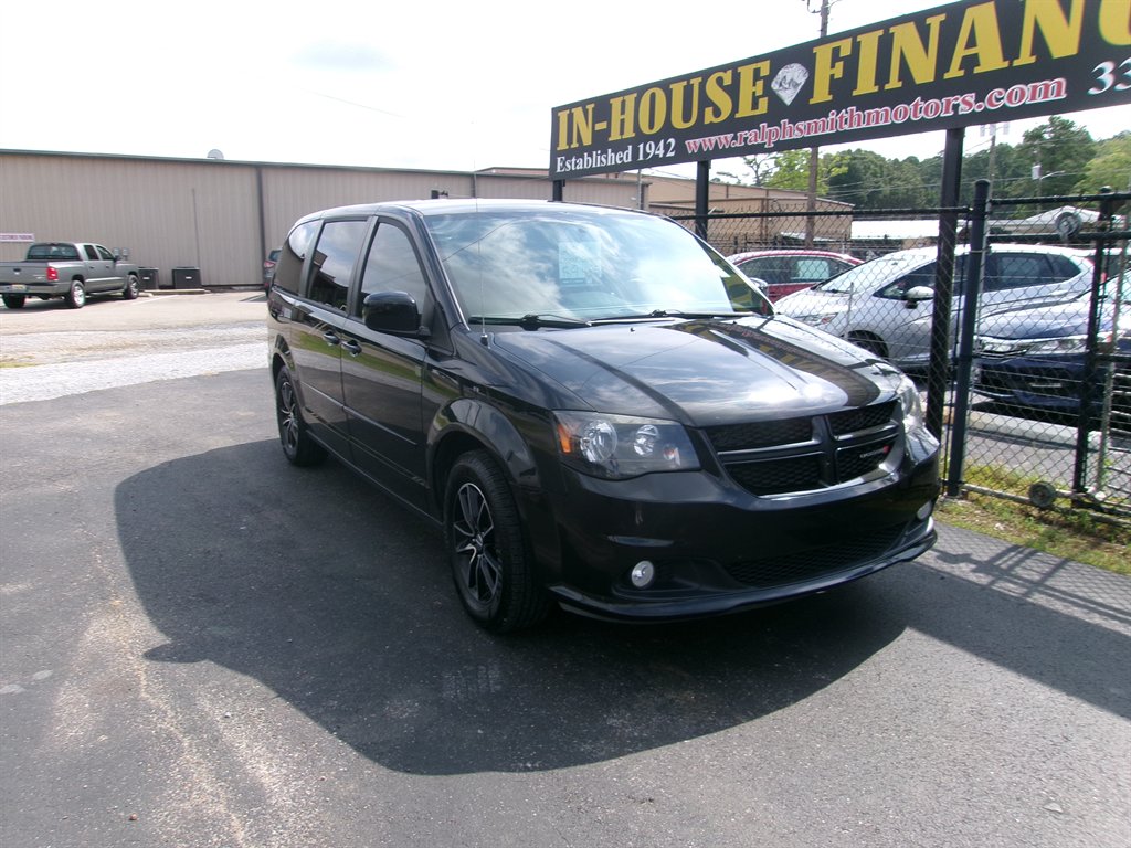 2016 Dodge Grand Caravan - $9,495