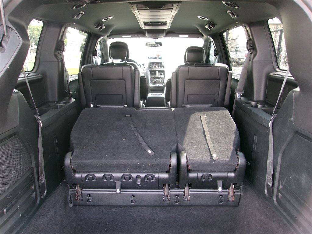 2016 Dodge Grand Caravan - $9,495