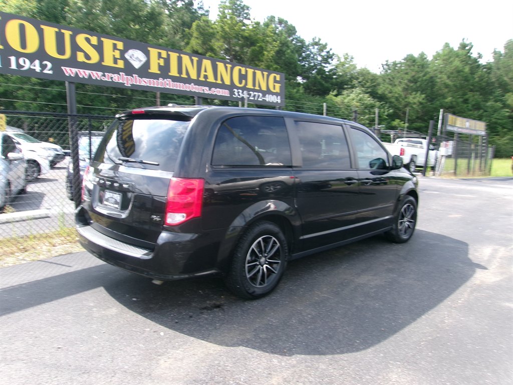 2016 Dodge Grand Caravan - $9,495