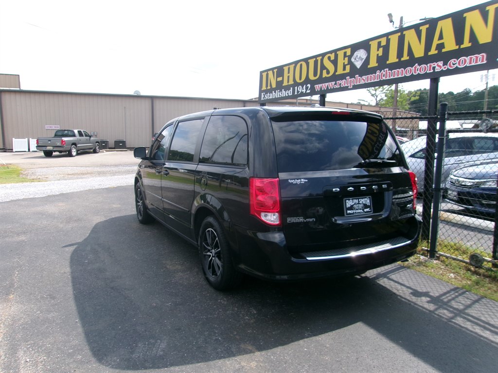 2016 Dodge Grand Caravan - $9,495