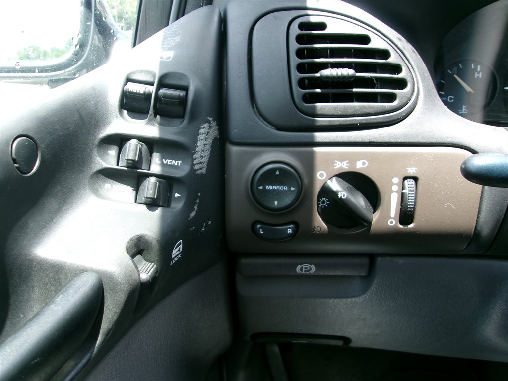 2000 Dodge Grand Caravan - $6,995