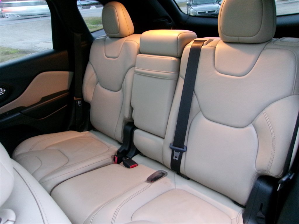 2015 Jeep Cherokee - $10,995