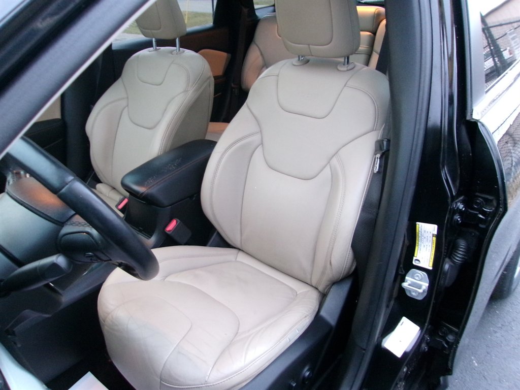 2015 Jeep Cherokee - $10,995
