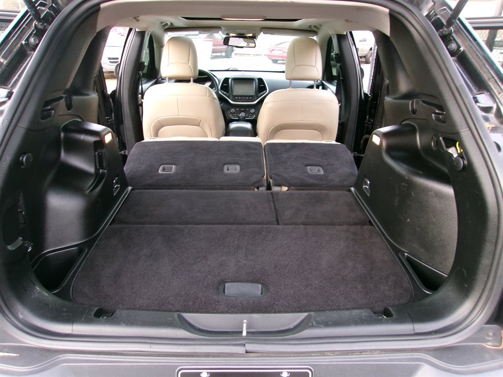2015 Jeep Cherokee - $10,995
