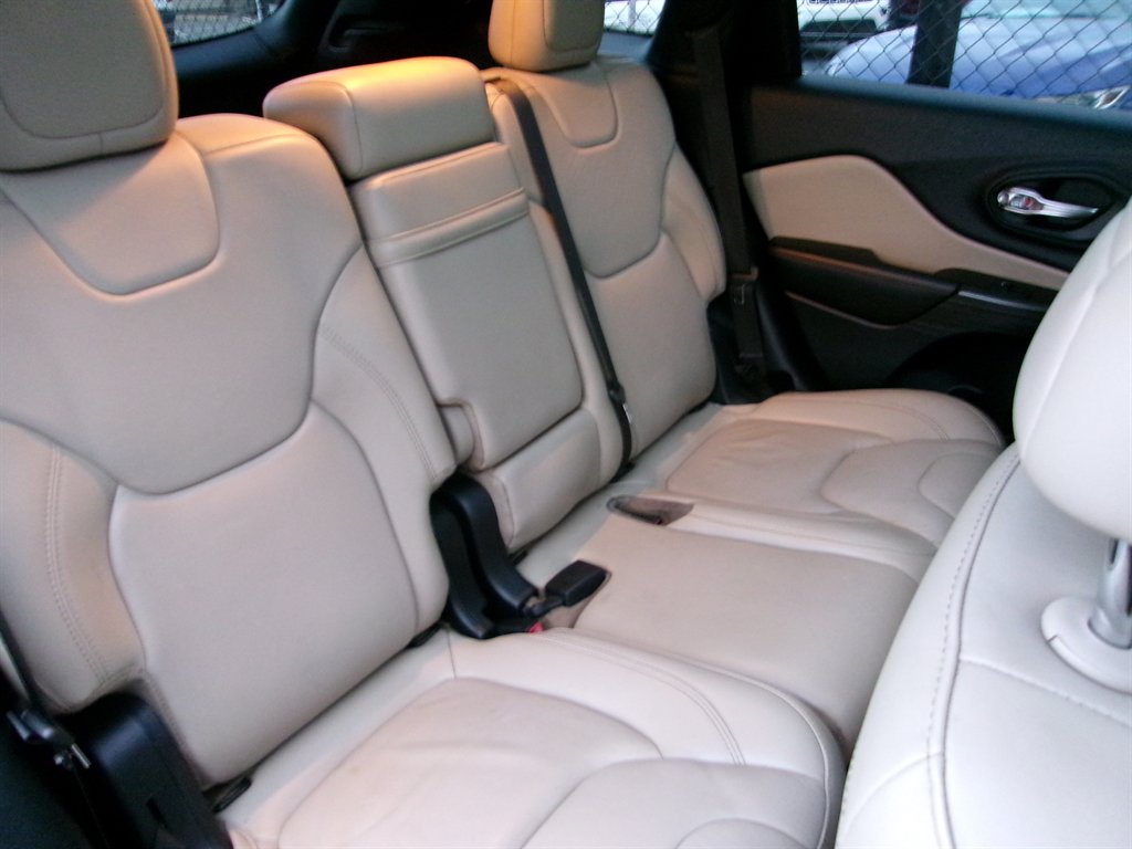 2015 Jeep Cherokee - $10,995