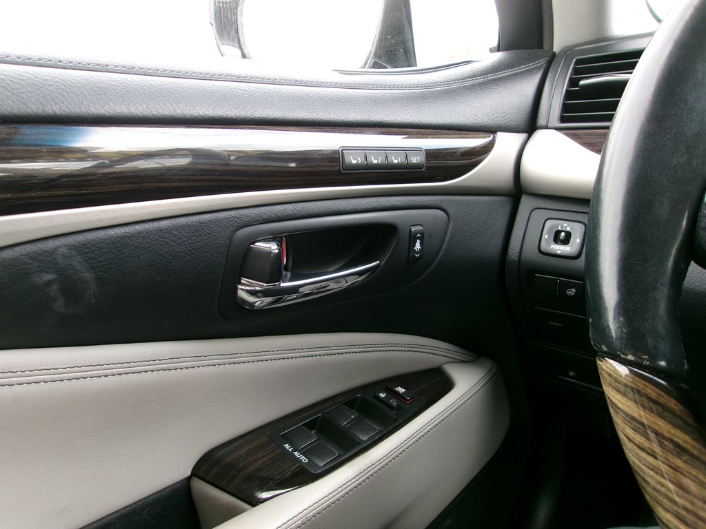 2016 Lexus LS - $22,495