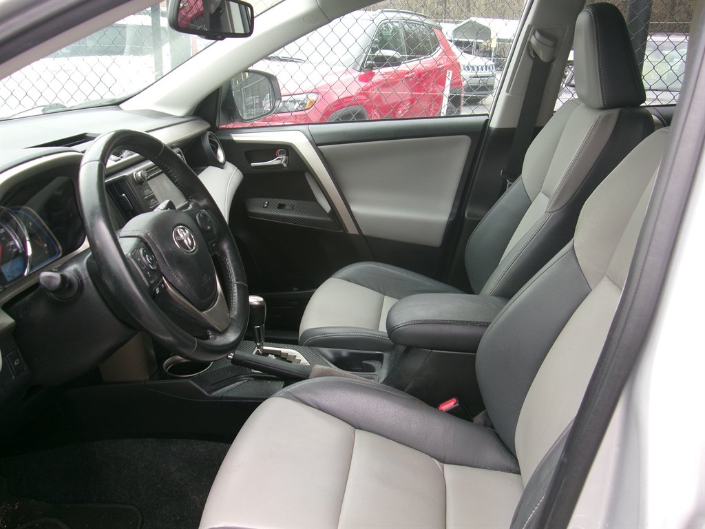 2015 Toyota RAV4 - $14,995
