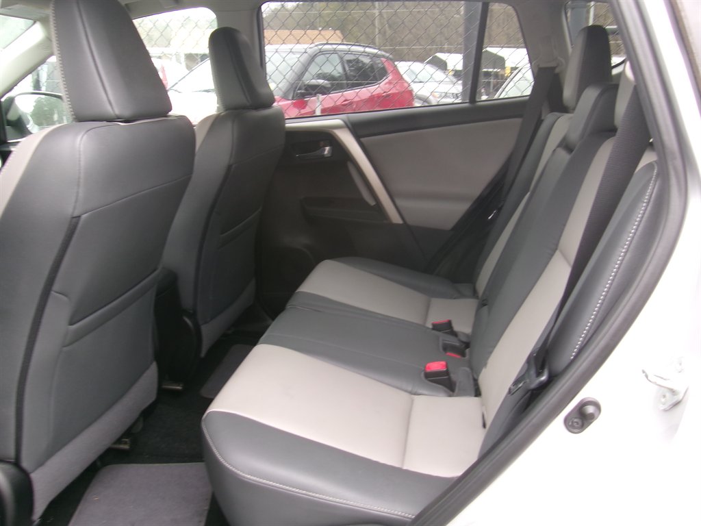 2015 Toyota RAV4 - $14,995