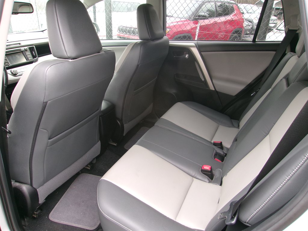 2015 Toyota RAV4 - $14,995