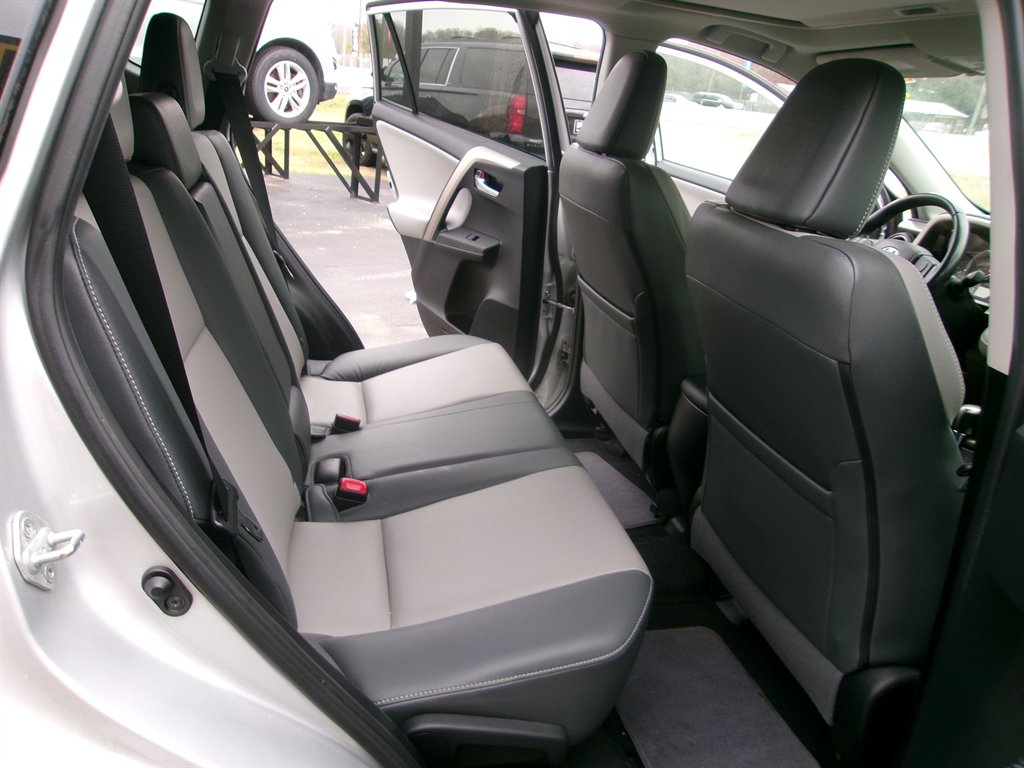 2015 Toyota RAV4 - $14,995
