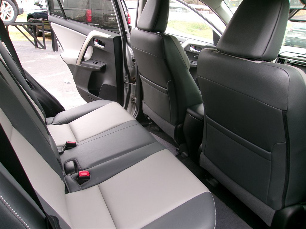 2015 Toyota RAV4 - $14,995