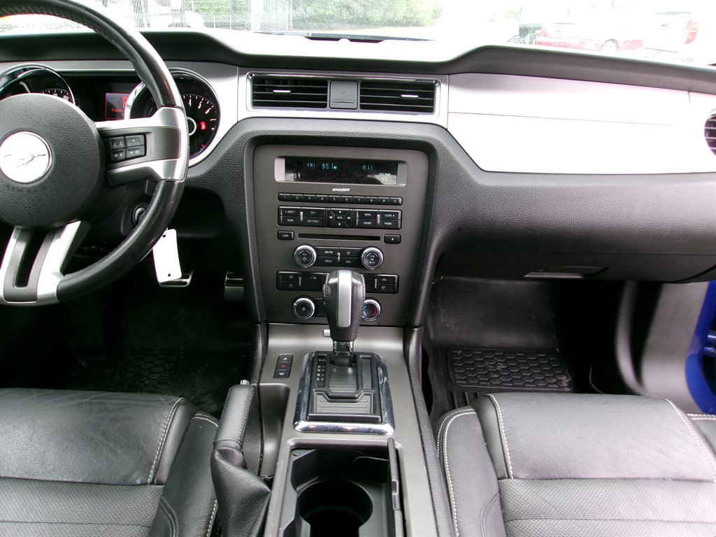 2014 Ford Mustang V6 photo