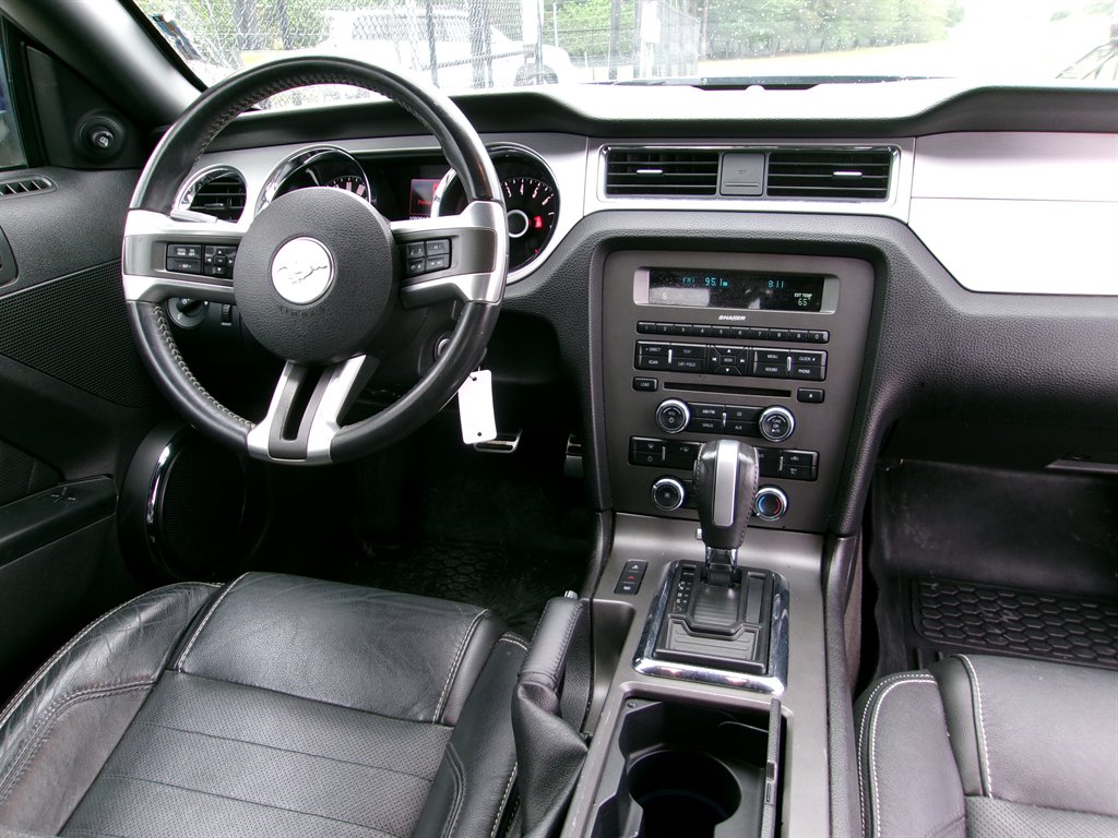 2014 Ford Mustang V6 photo