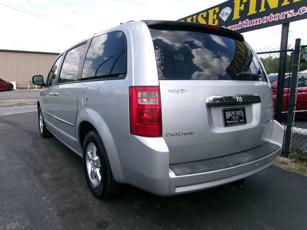 2010 Dodge Grand Caravan SXT photo