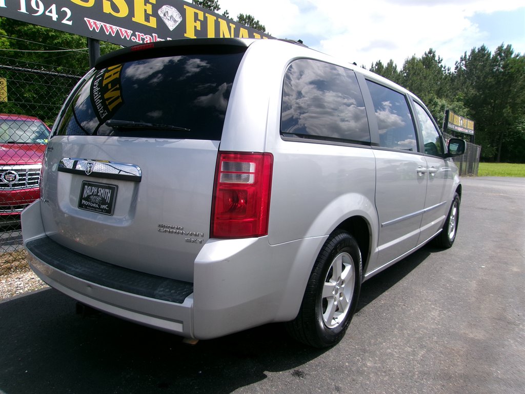 2010 Dodge Grand Caravan SXT photo