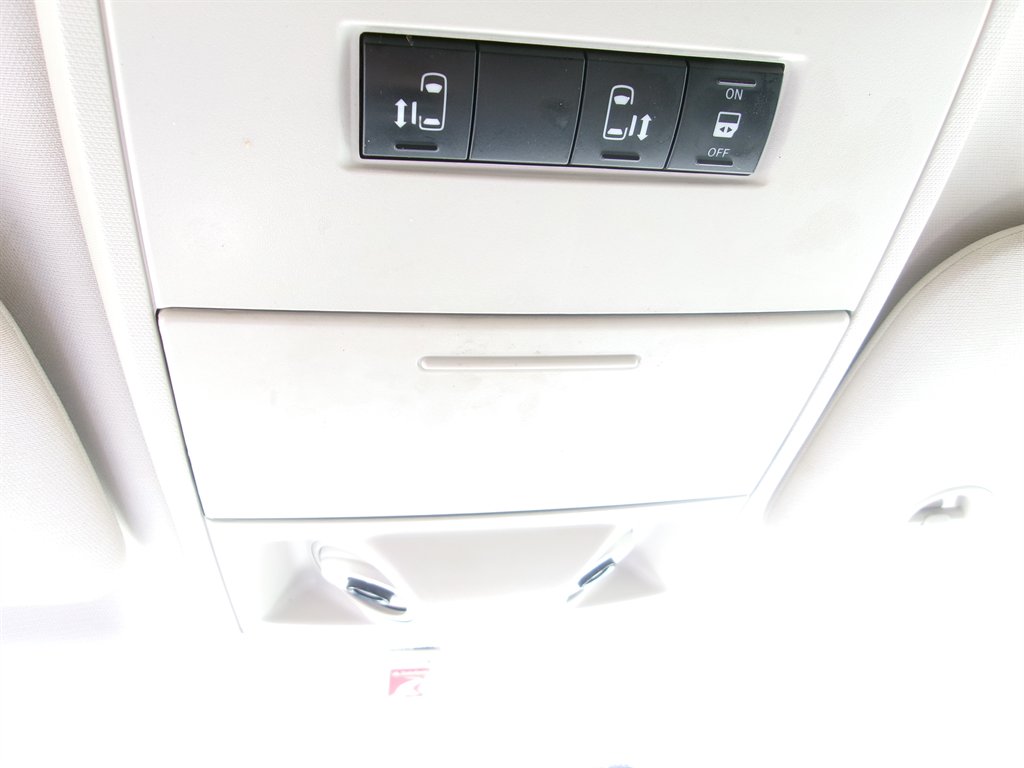 2010 Dodge Grand Caravan SXT photo