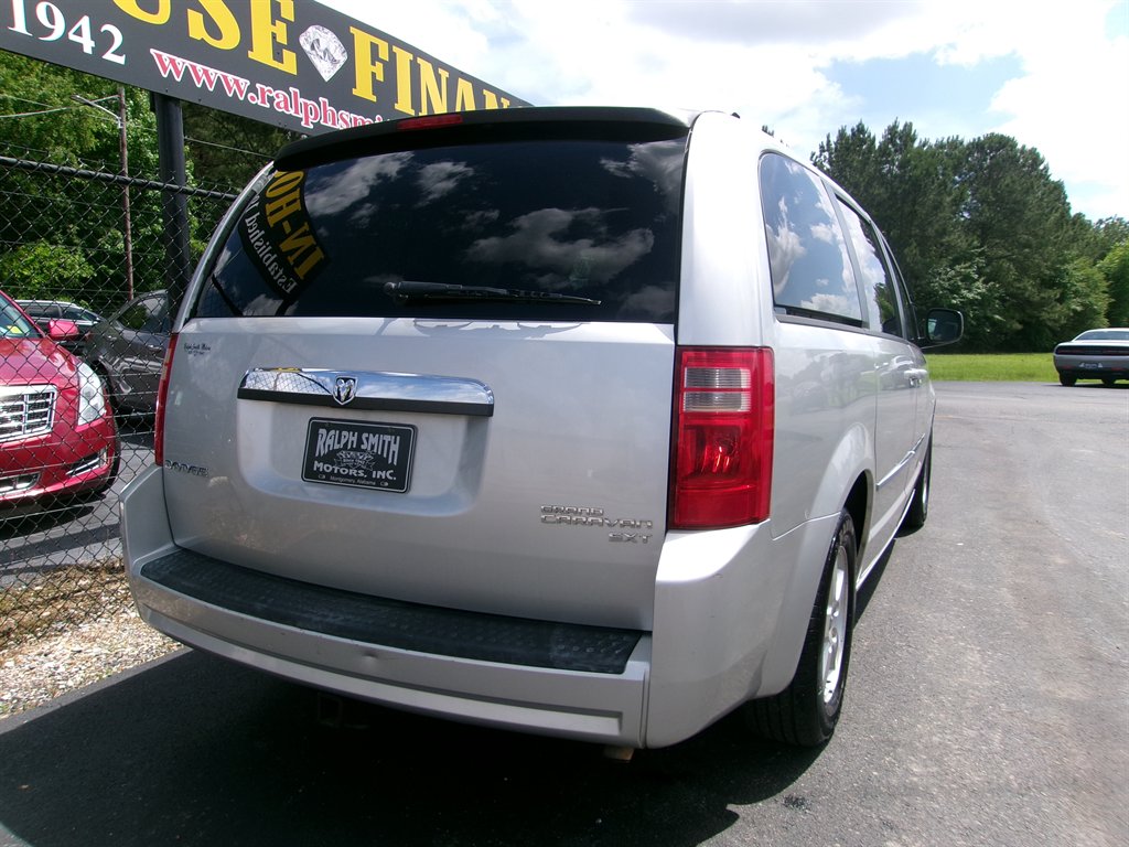 2010 Dodge Grand Caravan SXT photo