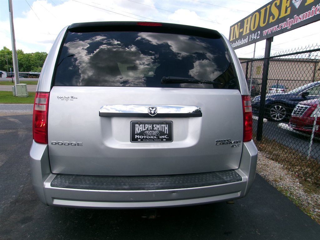 2010 Dodge Grand Caravan SXT photo