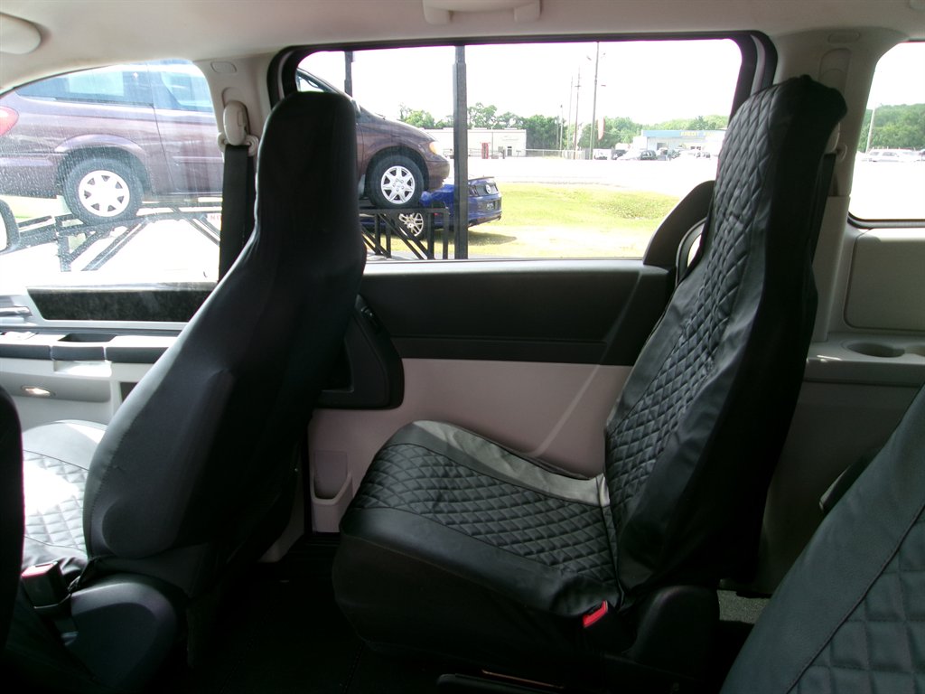 2010 Dodge Grand Caravan SXT photo