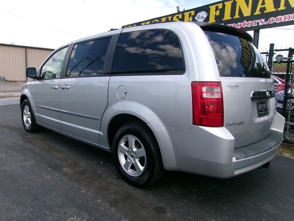 2010 Dodge Grand Caravan SXT photo
