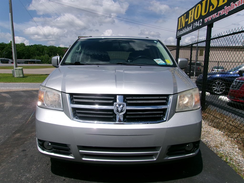 2010 Dodge Grand Caravan SXT photo