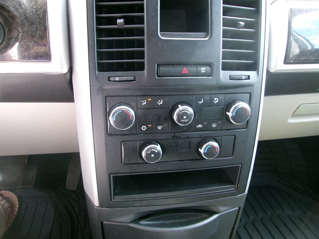 2010 Dodge Grand Caravan SXT photo