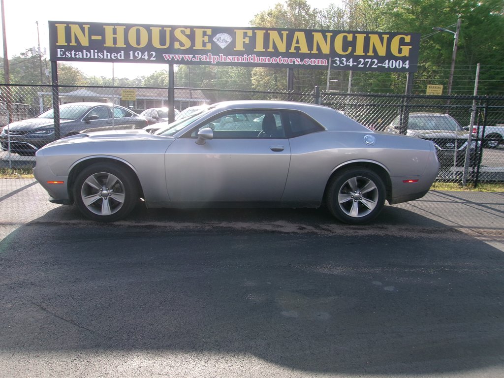 2017 Dodge Challenger SXT photo