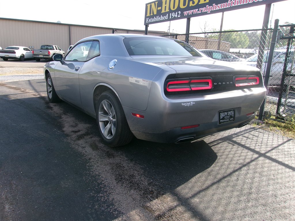 2017 Dodge Challenger SXT photo