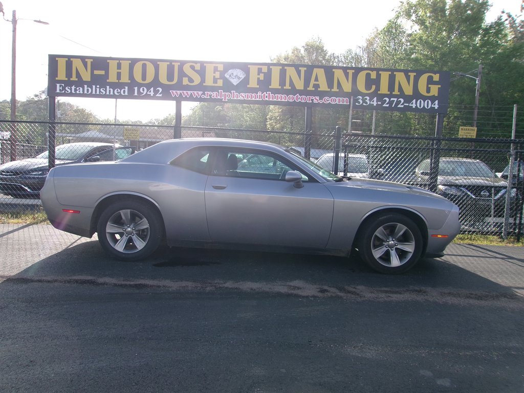 2017 Dodge Challenger SXT photo