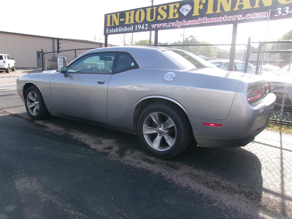 2017 Dodge Challenger SXT photo