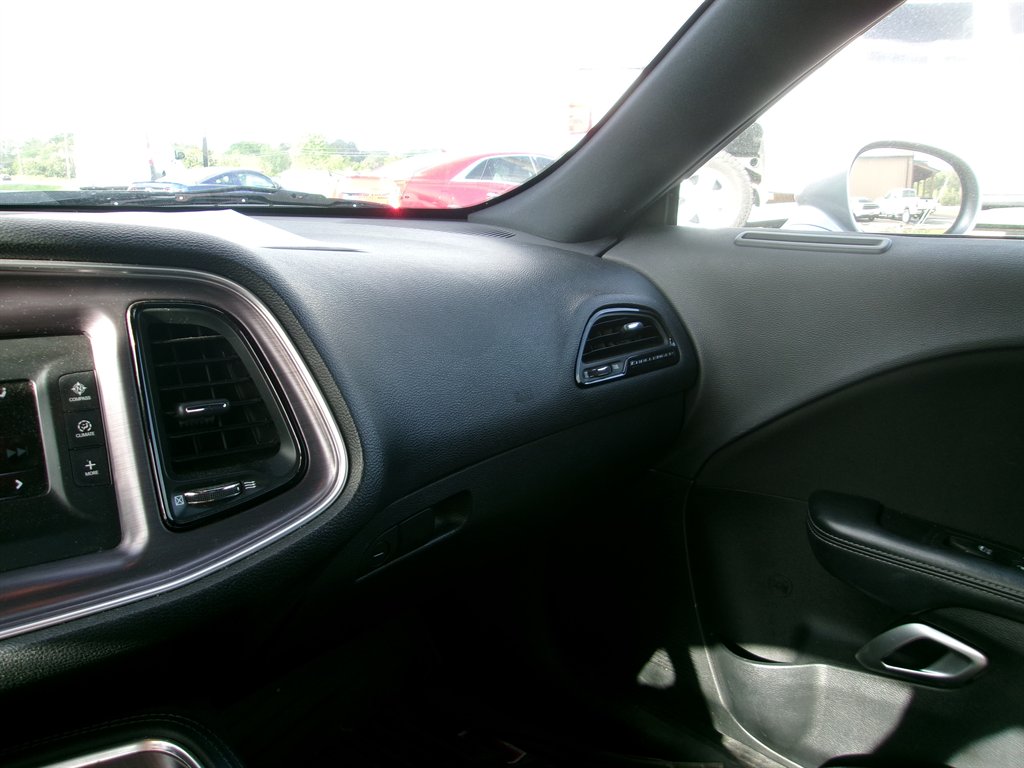 2017 Dodge Challenger SXT photo