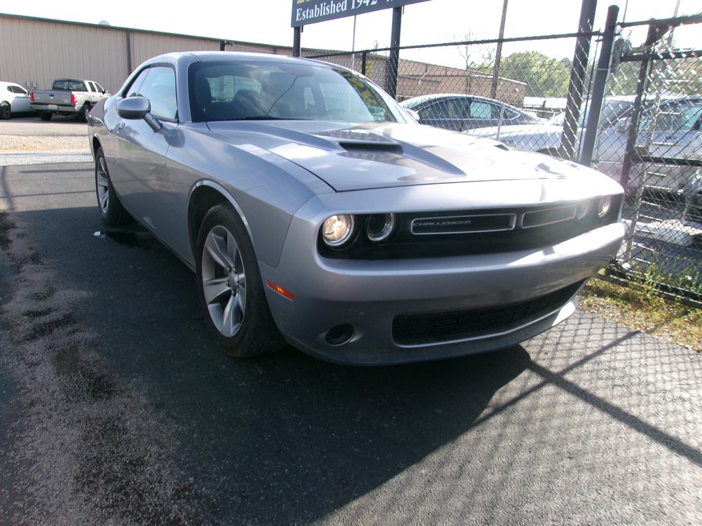 2017 Dodge Challenger SXT photo