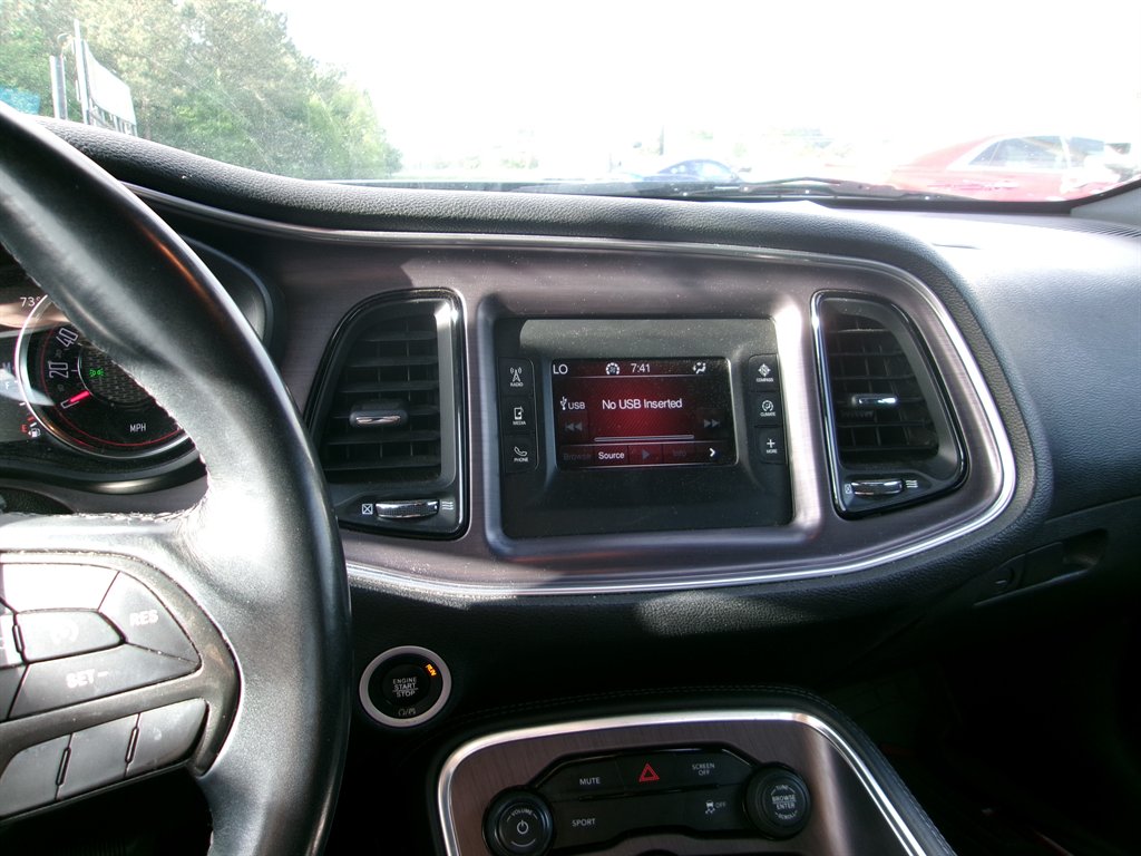2017 Dodge Challenger SXT photo
