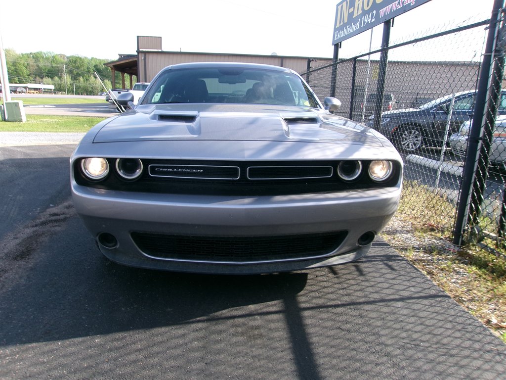2017 Dodge Challenger SXT photo